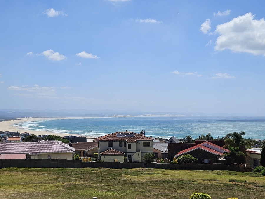 6 Bedroom Property for Sale in Wavecrest Eastern Cape